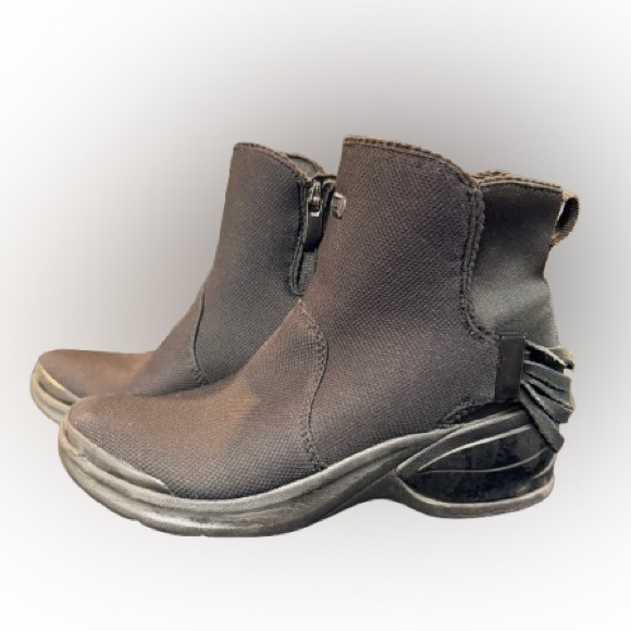 Bzees Shoes - BZEES Black Comfort MOJO Booties Size 6 Lightweight Stretch Zip Ankle
